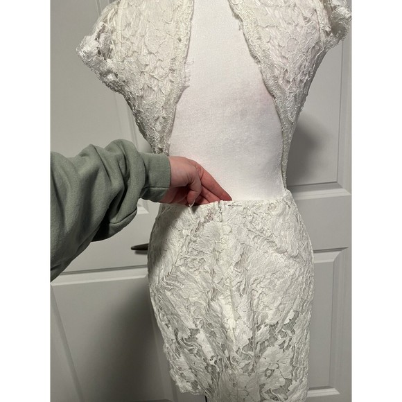 Signature8 White Lace Backless dress with pockets Large cap sleeve bridal - Picture 10 of 15